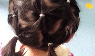 小学生流行起盘头