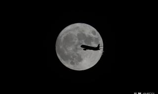 飞机凌月是什么意思 飞机凌月是什么意思